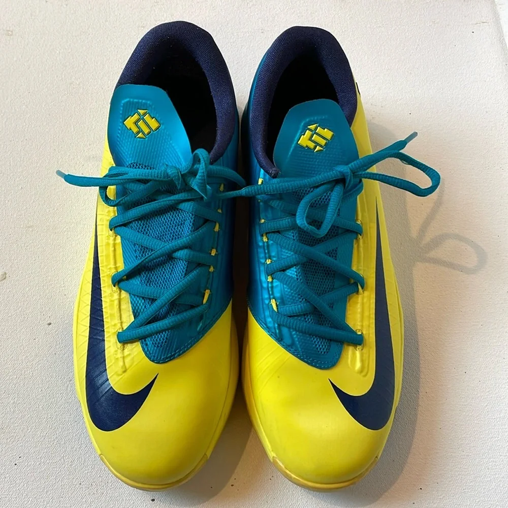 Nike Kevin Durant basketball shoes. Yellow, blue and teal. Youth size 6